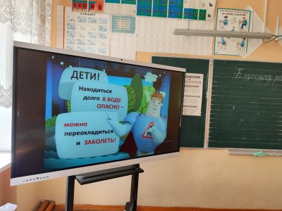 Просмотр познавательных мультфильмов по безопасности на воде "Аркадий Паровозов спешит на помощь" с обсуждением.